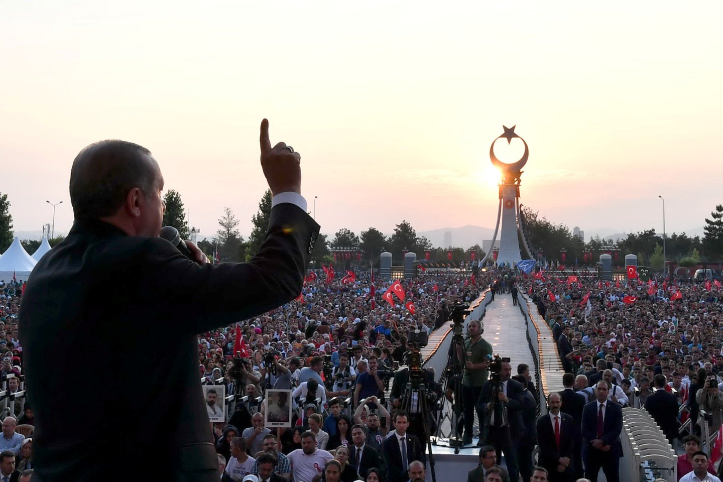 Per 2016 metais surengtą perversmą turkams nepavyko nuversto prezidento Recepo Tayyipo Erdogano.<br> Reuters/Scanpix nuotr.