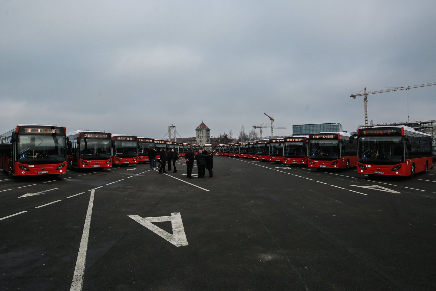 Nauji autobusai pradėjo vežioti keleivius Kaune.<br> G.Bitvinsko nuotr.