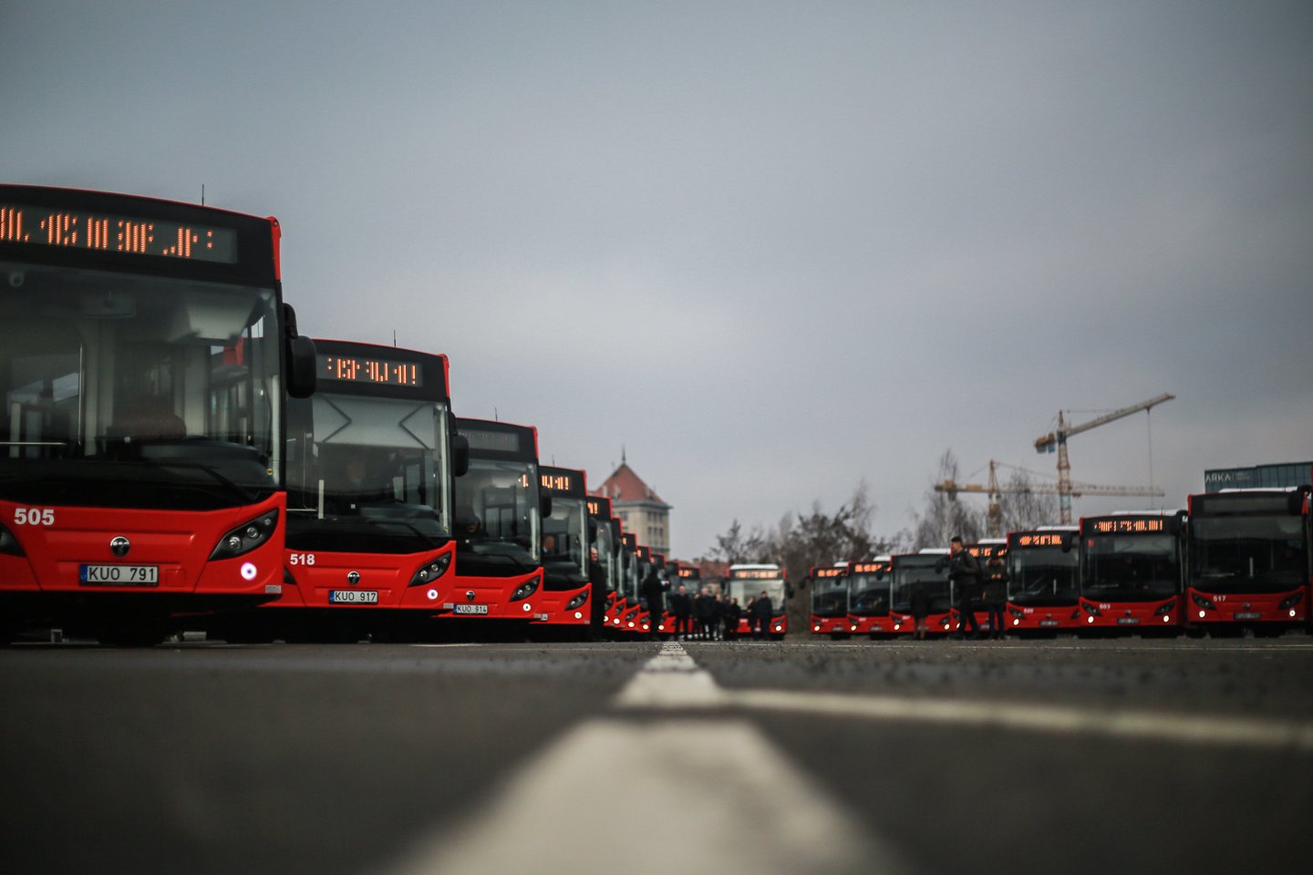 Nauji autobusai pradėjo vežioti keleivius Kaune.<br> G.Bitvinsko nuotr.