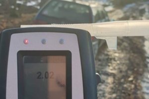 Įpročio sėsti prie vairo neturint tam teisės ir neblaiviam pasekmė – 24 parų areštas