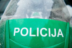 VRK iš kandidatų į sostinės savivaldą išbraukė policijos pareigūną