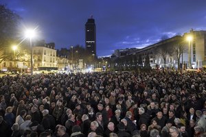 Tūkstančiai paryžiečių protestavo prieš antisemitinių išpuolių protrūkį
