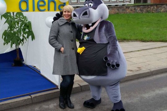 Išsižadėjo darbo kitiems – vieni rašo meilės palinkėjimus, kiti valo miegamojo baldus