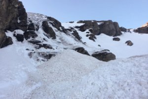 Šveicarijoje mirė į laviną patekęs žmogus, paieškos operacija sustabdyta