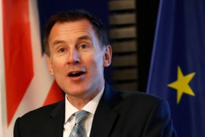 J. Huntas: „Vienintelis būdas išvengti kieto „Brexit“ – susitarti dėl Airijos sienos“