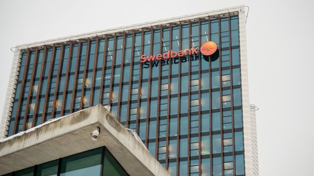 Lietuvos bankas: nėra duomenų, kad per „Swedbank“ būtų plaunami pinigai