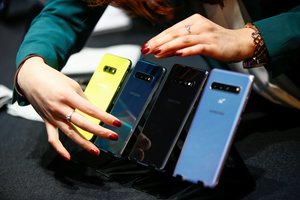 Paskelbė „Samsung S10“ kainas ir modelius Lietuvoje 