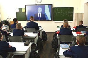 Vladimiras Putinas reitingus tikisi atgaivinti pažadais, tačiau situacija Rusijoje itin prasta