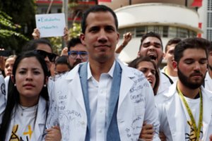 J. Guaido vyks į Venesuelos pasienį su Kolumbija atgabenti humanitarinės pagalbos siuntų