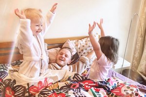 Gandrų laukiančiai žinomai televizijos porai – rūpesčiai naujame name