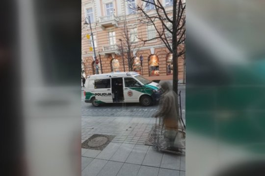 Užfiksuota: Gedimino prospekte policija sulaikė R. Malinausko patarėją A. Kadziauską
