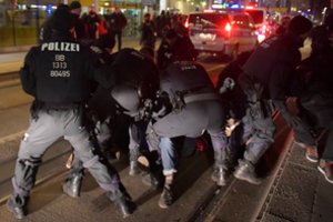 Vokietijos policija sulaikė du įtariamus ekstremistinę ataką planavusius asmenis