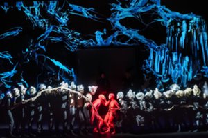 „Pikų damos“ kaukolytės, kirmėlės ir vaiduokliai prikėlė šiurpią legendą