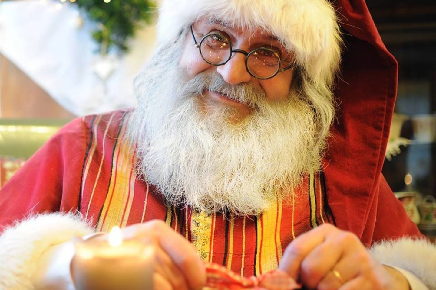 S.Jačėnui patinka Kalėdų Senelio vaidmuo – jo apdarą velkasi ir pas vaikus keliauja jau beveik 40 metų.<br>Asmeninio achyvo nuotr.