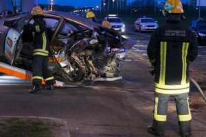 Gelbėtojų vadovas atskleidė 3 svarbiausius dalykus, kuriuos būtina padaryti po avarijos