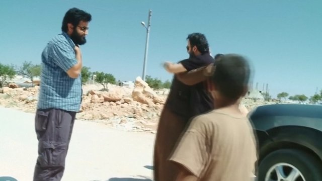 Vyras pasiryžo žygdarbiui – apsimetęs džihadistu filmavo gimtojoje Sirijoje