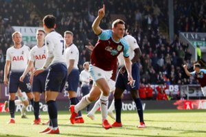 Anglijoje „Tottenham“ klubą skaudžiai nubaudė „Burnley“ futbolininkai