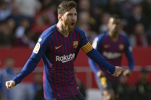 Trys Lionelio Messi įvarčiai dovanojo „Barcelona“ klubui sunkią pergalę Sevilijoje