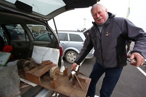 Iškuopę spintas ir sandėlius kauniečiai daiktų neišmeta: veža į Bagažinių turgų