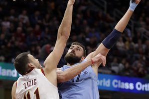 Jėgų Lietuvoje pasisėmęs J. Valančiūnas į NBA kovas grįžo su trenksmu