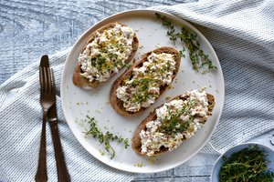 Varškės, tuno ir džiovintų pomidorų užtepėlė: lengva, greita ir gardu