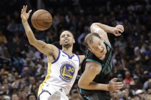 NBA naktis: čempionų „Warriors“ ir lyderių „Bucks“ pergalės