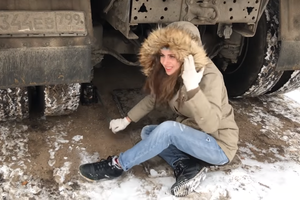 Gražuolė „Kamaz“ vairuotoja užkariauja internetą: vyrai netiki tuo, ką mato
