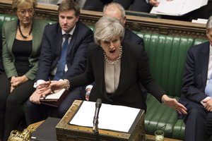 Theresa May: Parlamentas galės balsuoti dėl „Brexit“ be susitarimo arba jo atidėjimo