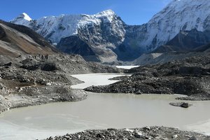 Kinijai nustačius limitą Nepalas tikisi sulaukti daugiau į Everestą kopiančių alpinistų