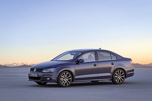 Automobilių rinkoje atsirado nauja markė: „Volkswagen“ pavertė „Jetta“ atskiru gamintoju