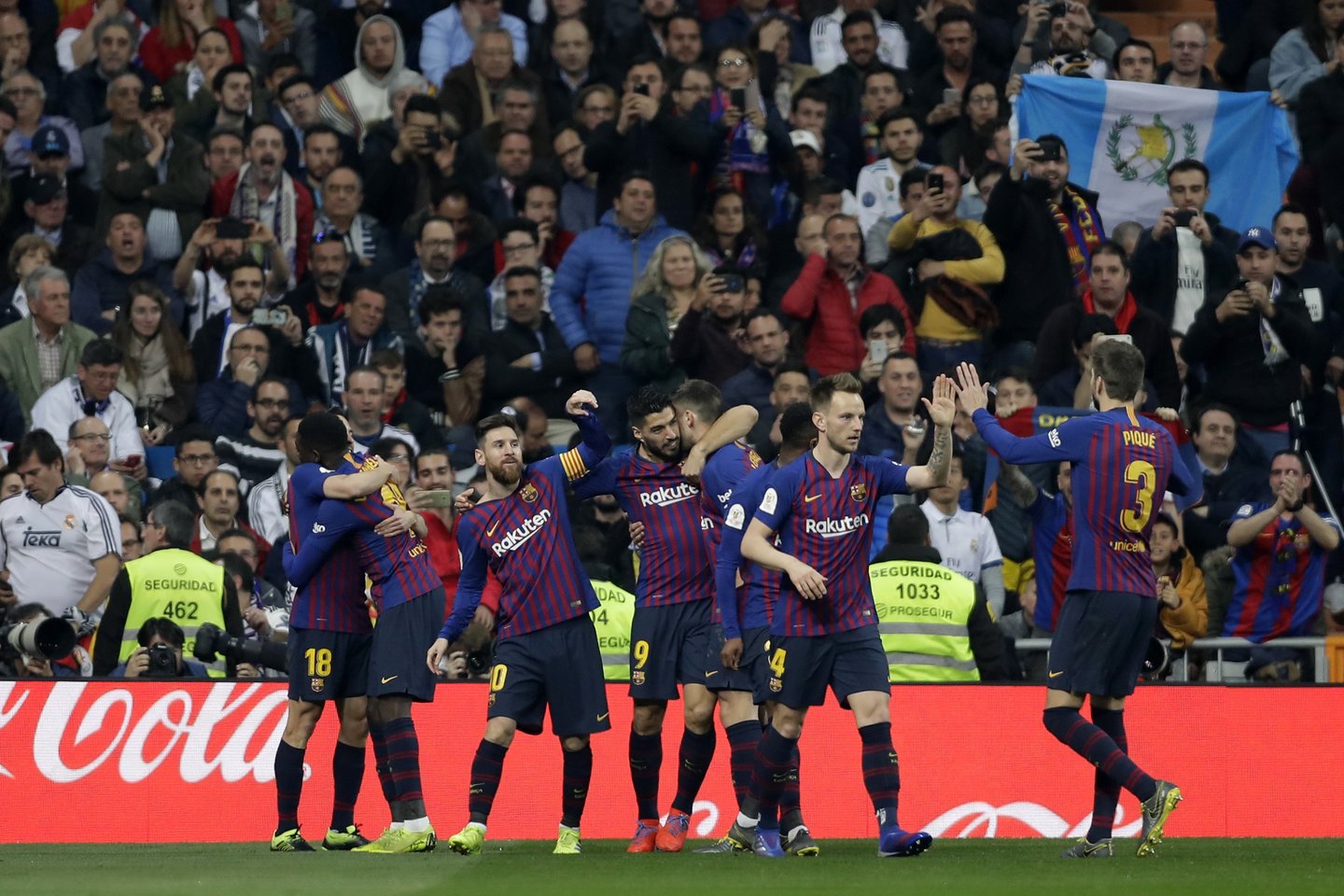 „Real“ ir „Barcelona“ komandų dvikovą Karaliaus taurės pusfinalyje triuškinamai laimėjo katalonų ekipa