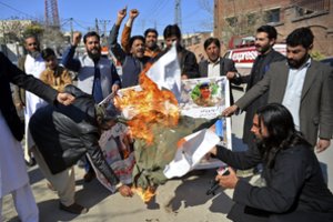 Pakistanas pasirengęs paleisti Indijos pilotą, jei tai padės „deeskaluoti įtampą“