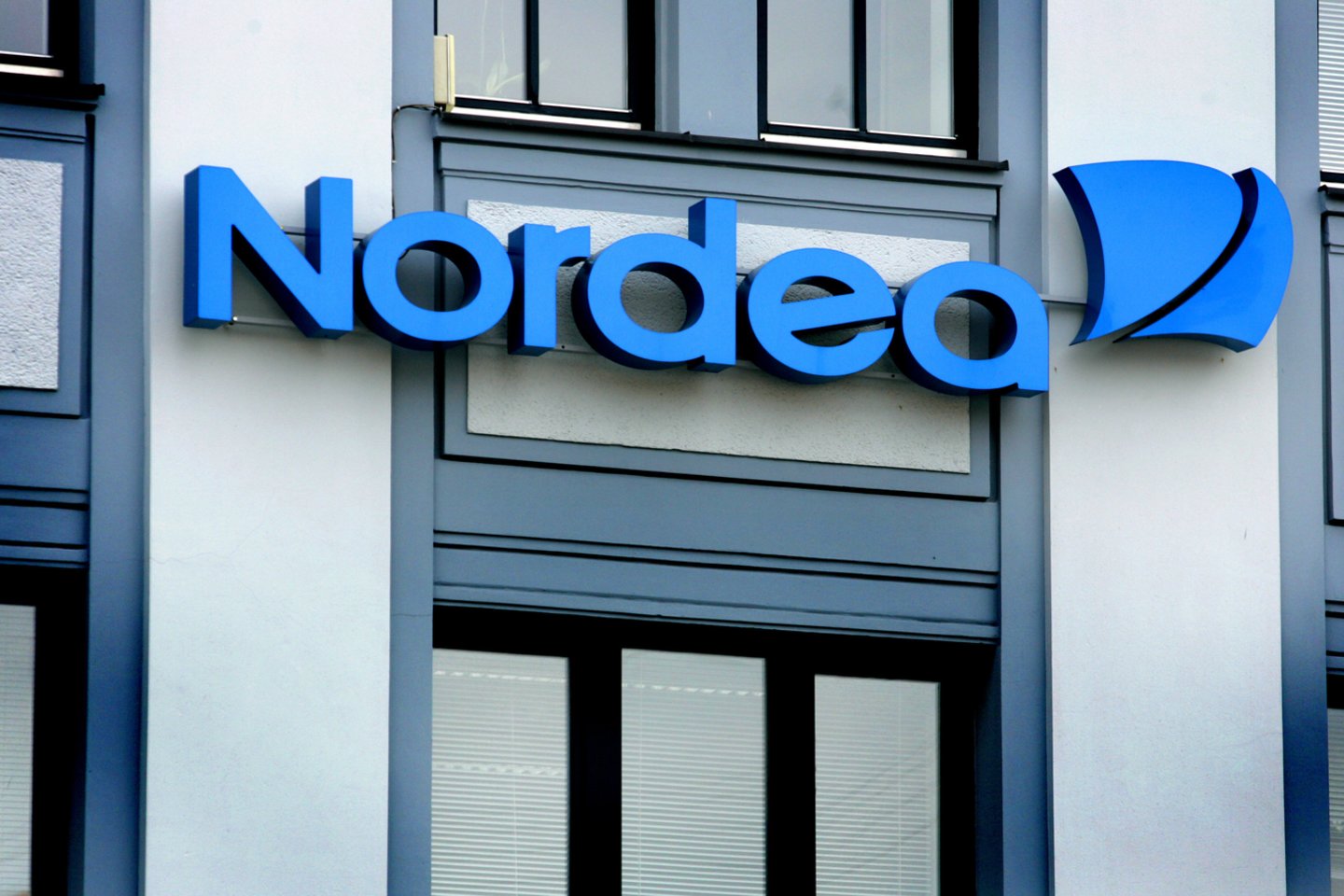 Bankas „Nordea“ išsiuntinėjo darbuotojams informacinį biuletenį, kuriame pranešė apie strategijos pakeitimą.<br>V.Balkūno nuotr.