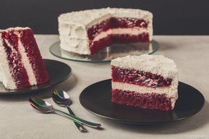 Legendinis tortas „Raudonasis aksomas“ tiesiog tirpsta burnoje