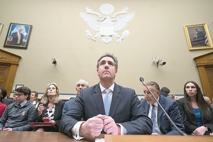 Buvęs D. Trumpo advokatas Kongrese ant jo pylė purvą