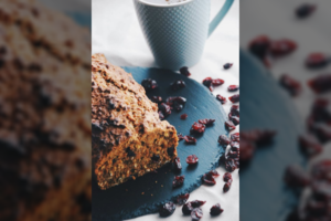 Apelsininis spanguolių ir morkų pyragas – ir gurmanams, ir sveikuoliams