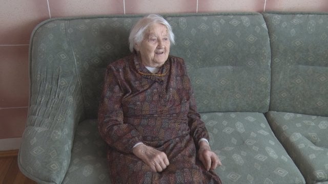 107 metų senjorės iš Klaipėdos paslaptis: kerta picą, kebabus ir kolą