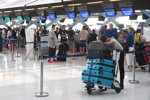 Pakistanas iš dalies atidaro savo oro erdvę