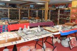 To dar nebuvo: amerikiečio namuose rastas neįtikėtinas kiekis vogtų artefaktų ir žmonių kaulų