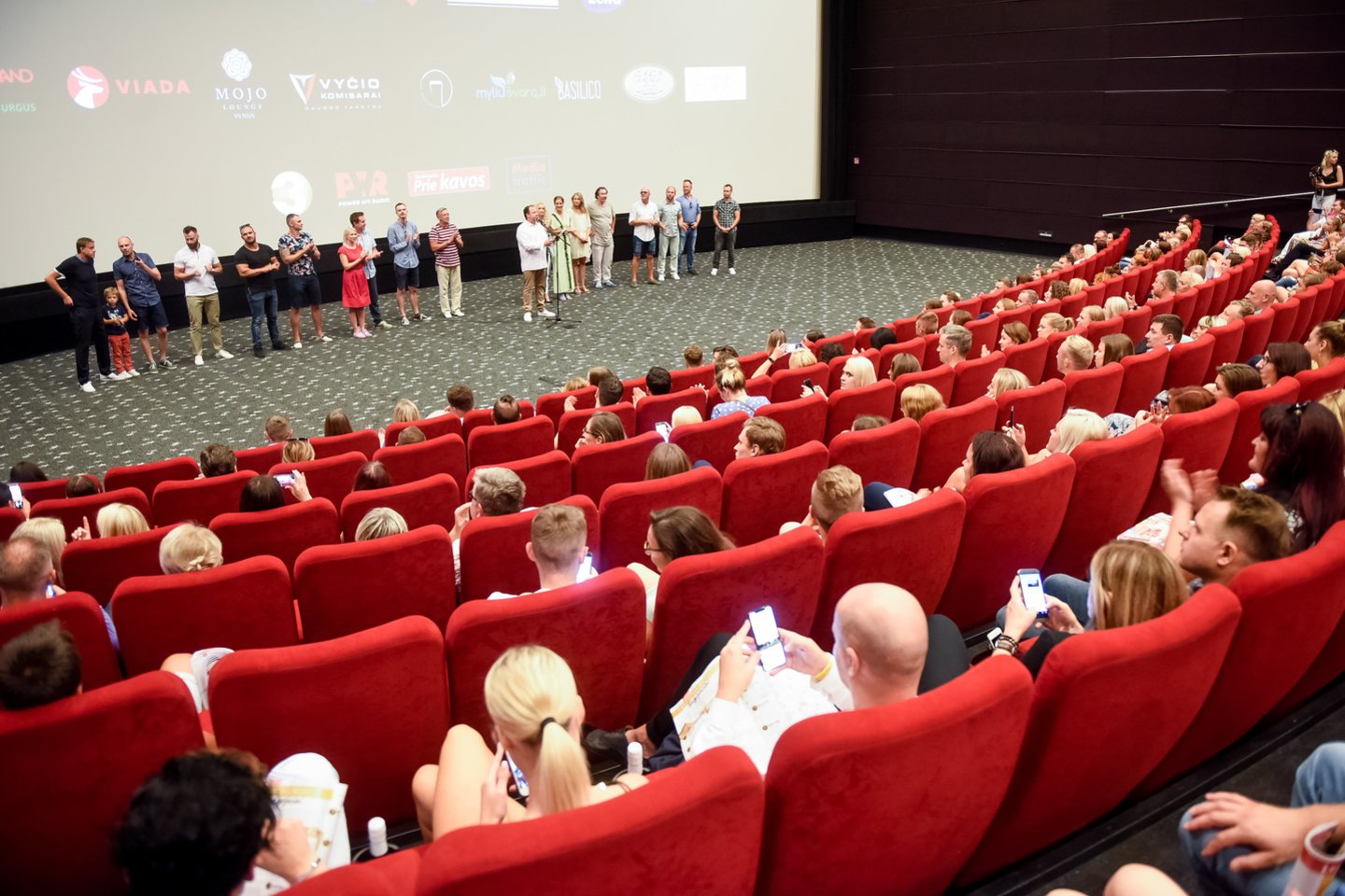 Lietuvoje tik 17 iš 60 savivaldybių šiuo metu turi nuolat veikiančius kino teatrus ar alternatyvas – skaitmeninius kino ekranus kultūros centruose.<br>D.Umbraso nuotr.