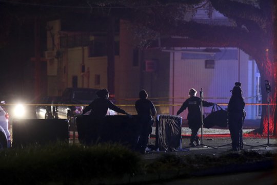 Naujajame Orleane automobilis rėžėsi į minią, yra aukų