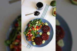 Pirmadieniui be mėsos – pupelių ir burokėlių kotletai 