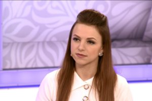 Kol kiti abejoja skiepų nauda, žinoma žurnalistė prisipažino skiepams išleidusi apvalią sumelę