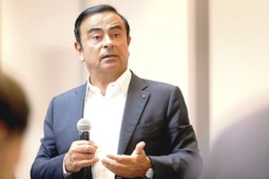 Teismas leido už užstatą paleisti buvusį „Nissan“ vadovą C. Ghosną