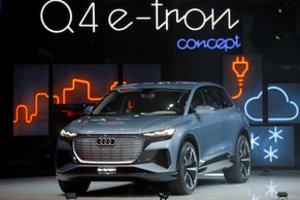 Ženevoje „Audi“ pristatė elektrinį „Q4 e-tron“ visureigį – energiją taupys neįprastu būdu