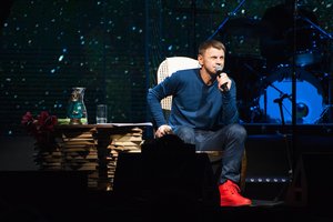 Rolandas Kazlas koncertais pristato naują albumą „Poetai ateina“