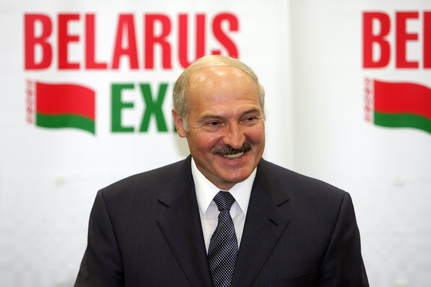 „Antraip gana greitai teks stenėti ir verkšlenti kaip dabar, Eurazijos ekonominės sąjungos atveju“, – pasitarime su vyriausybės ir parlamento vadovais antradienį kalbėjo A. Lukašenka.<br>T.Bauro nuotr.