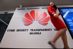 Šnipinėjimu kaltinama „Huawei“ Briuselyje atidarė kibernetinio saugumo centrą