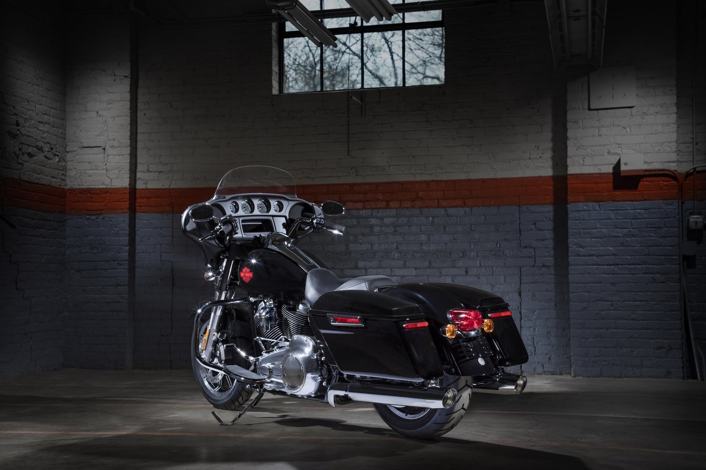 „Harley-Davidson“ tvirtina, kad su šiuo motociklu žmonės galės gauti autentiškus kelionių potyrius. <br> Gamintojo nuotr.