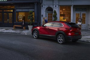 „Mazda“ pristatė naują miesto visureigį netikėtu pavadinimu